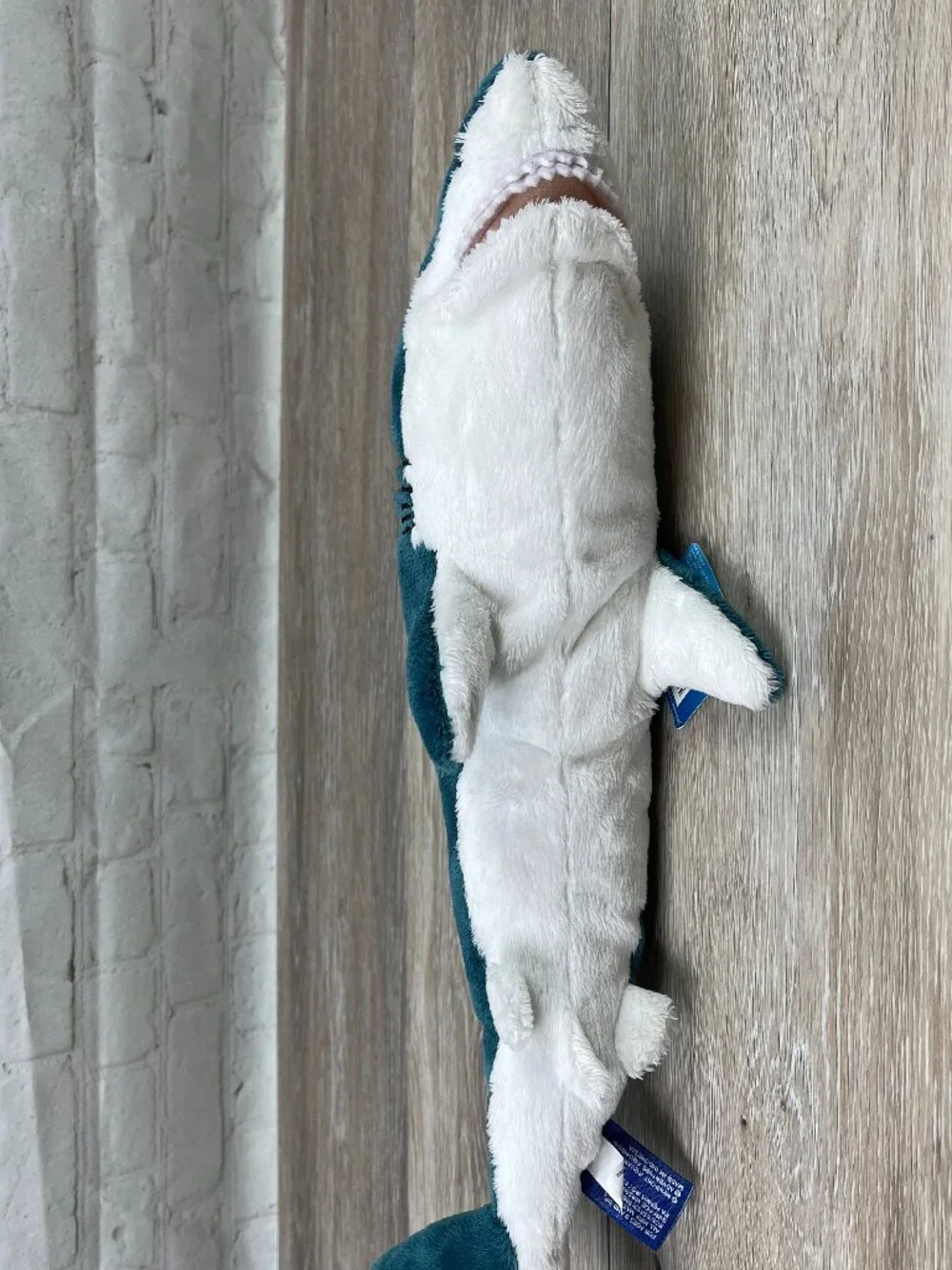 NWT ADVENTURE NEWPORT AQUARIUM'S REALISTIC SHARK PLUSH/STUFFED ANIMAL 13”